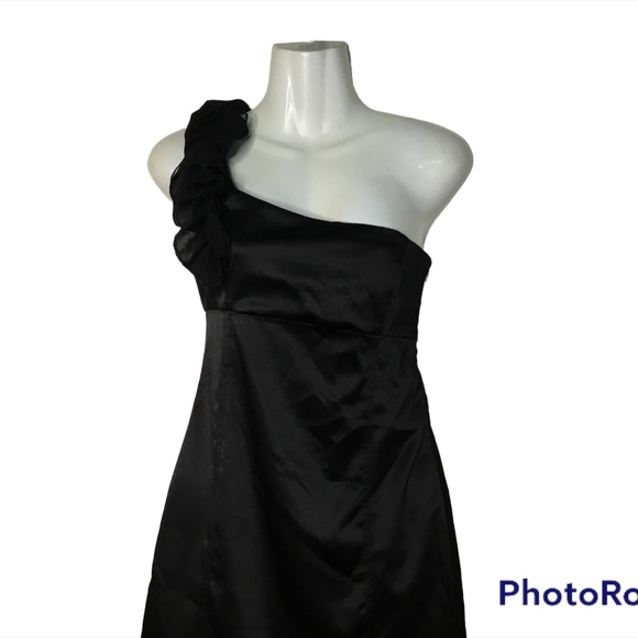 Off the shoulder Black cocktail dress size 12 - Picture 5 of 6